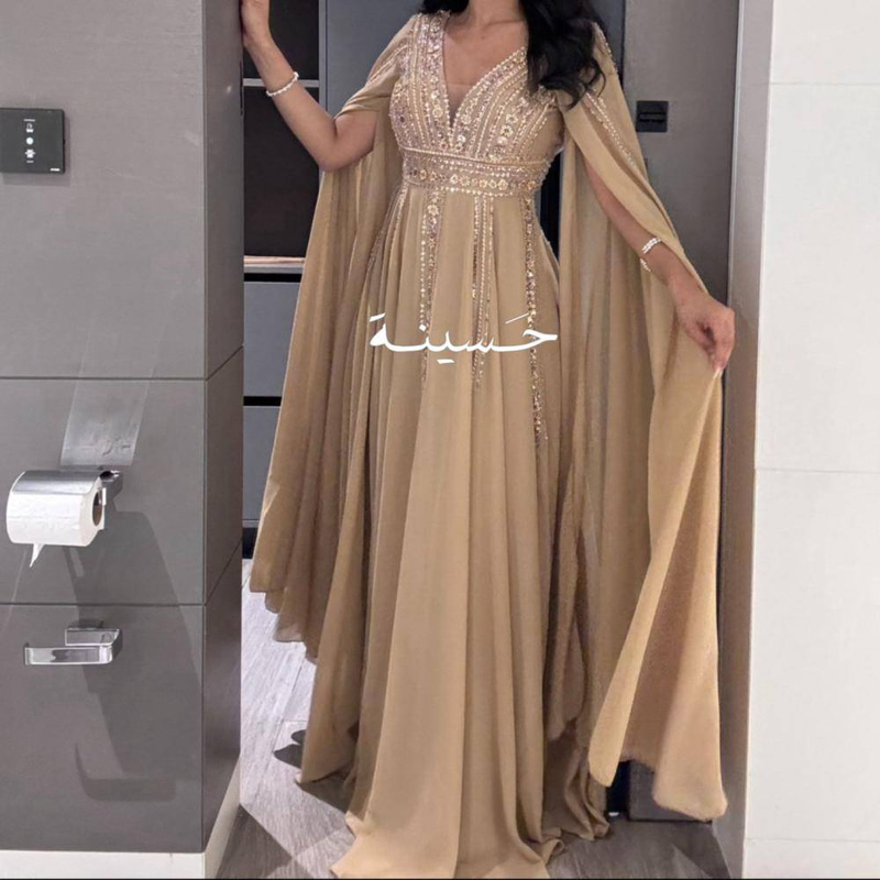 فستان سهرة ذهبي بأكمام كاب