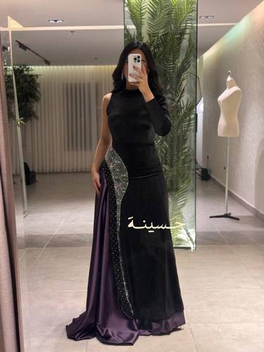 فستان أسود مخملي بكت واحد