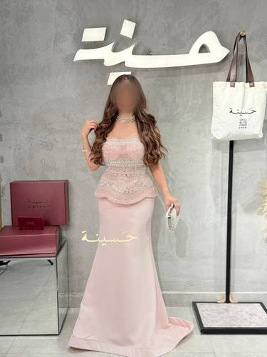 فستان سهرة فاخر بلون وردي باهت
