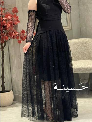 فستان أسود دانتيل بأكمام ساقطة