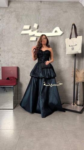 طقم أسود آسر بتصميم كورسيه مطرّز يدويًا
