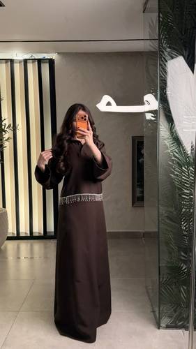 فستان بني بحزام كريستالي
