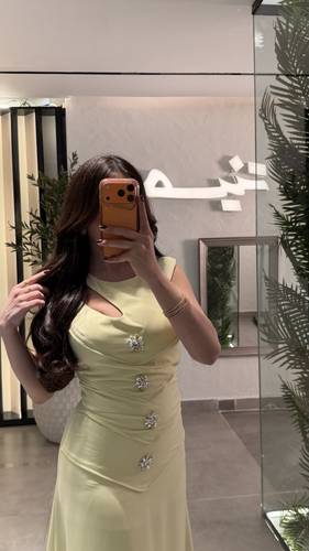 فستان ليموني بتطريزات كريستالية