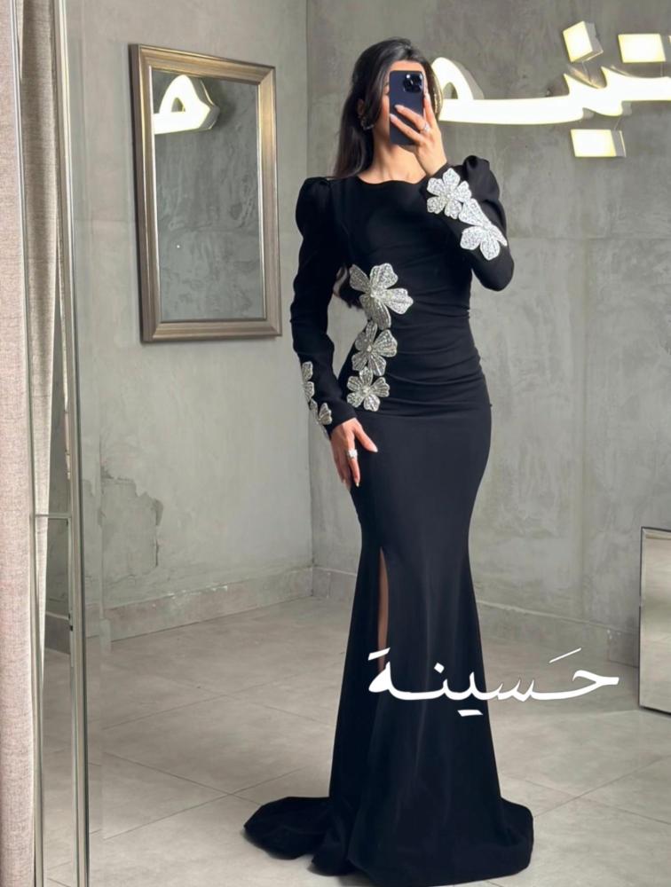 فستان أسود بزهور فضية