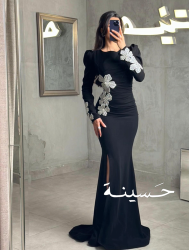 فستان أسود بزهور فضية
