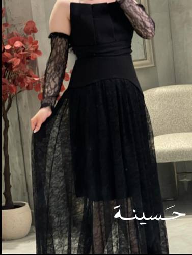 فستان أسود دانتيل بأكمام ساقطة