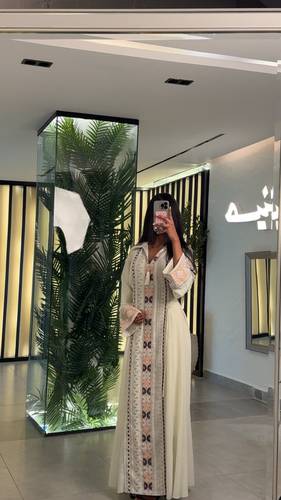 جلابية تطريز هندسي ناعم