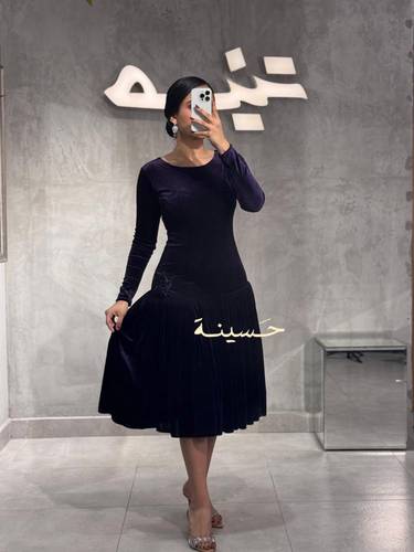 فستان مخملي كحلي ميني بطيات ناعم