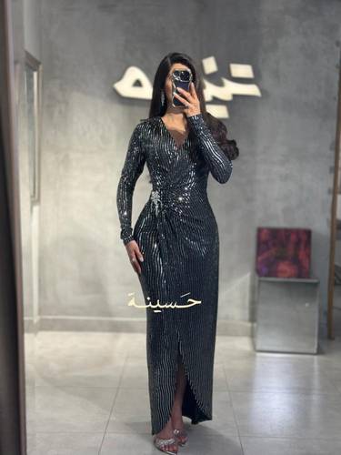 فستان أسود بترتر فضي بتصميم ضيّق