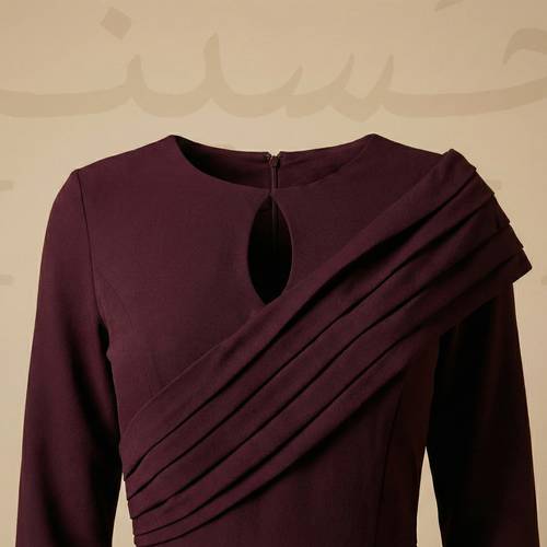 فستان عنابي مخصّر بكسرات
