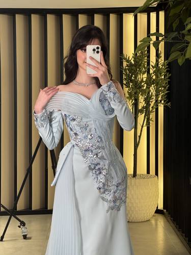 فستان سهرة أزرق ثلجي طويل ساتان وتول بليسيه أوف شولدر فصوص