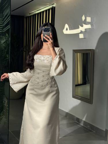 فستان السَّكينة المُرَصَّعة