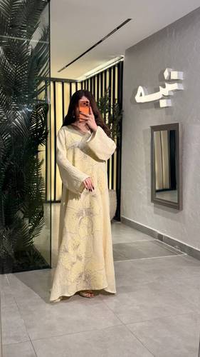 جلابية نسائية راقية بتطريز فني هادئ