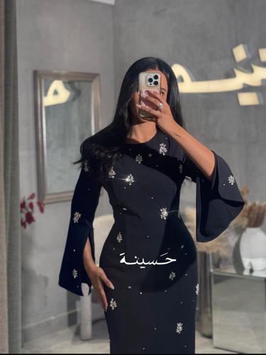 فستان أسود ناعم بالتطريز الفضي