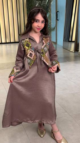 جلابية الطفلة نَجْمةُ بلونين