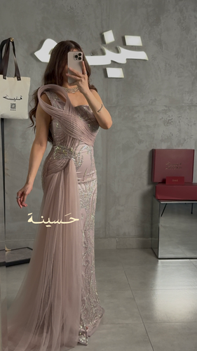 فستان سهرة فخم بتصميم استثنائي