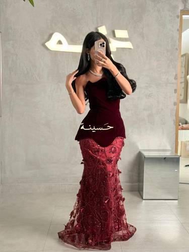 فستان سهرة مخملي فاخر بتطريز يدوي
