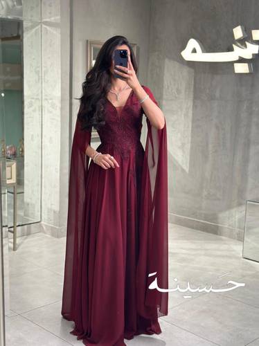 فستان ملكي عنابي بالكاب