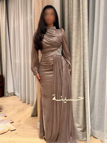 فستان سهرة أنيق بقصّة ملكيّة