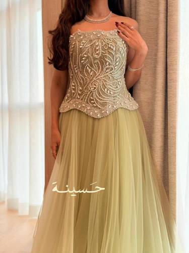 فستان سهرة راقٍ بتصميم كورسيه مطرّز