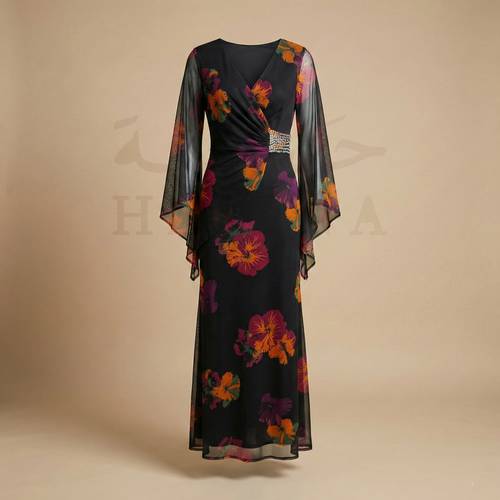 الفستان الأسود المطبوع بالزهور 