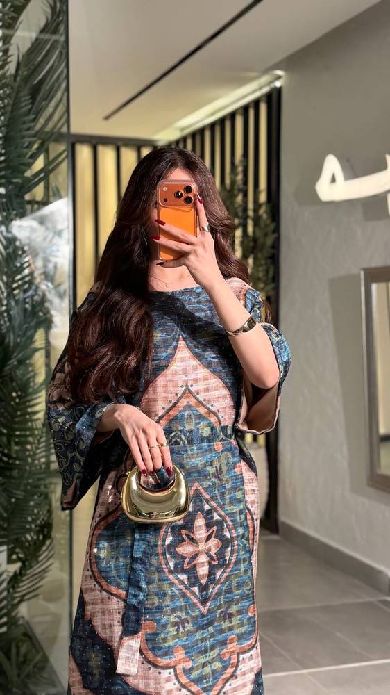 جلابية نسائية فخمة بتصميم تراثي راقٍ