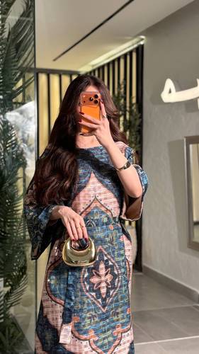 جلابية نسائية فخمة بتصميم تراثي راقٍ