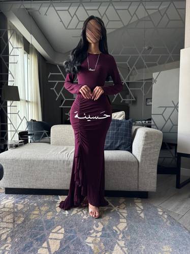 فستان مخملي قَصّة منحوتة