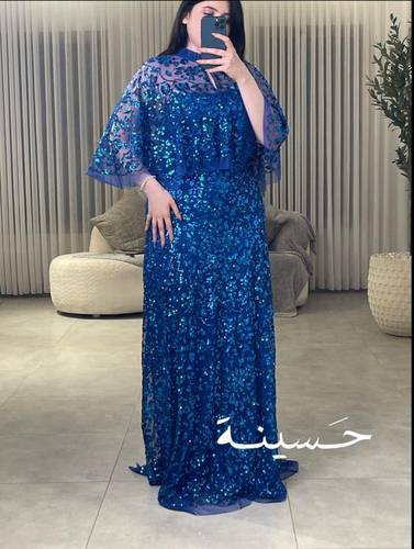 فستان تول أزرق مطرز بالترتر اللامع