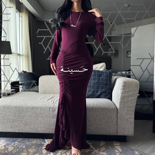 فستان مخملي قَصّة منحوتة