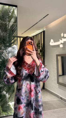 جلابية نسائية فخمة بتصميم عصري