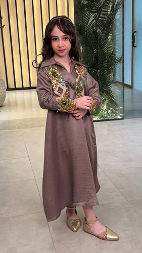 جلابية الطفلة نَجْمةُ بلونين