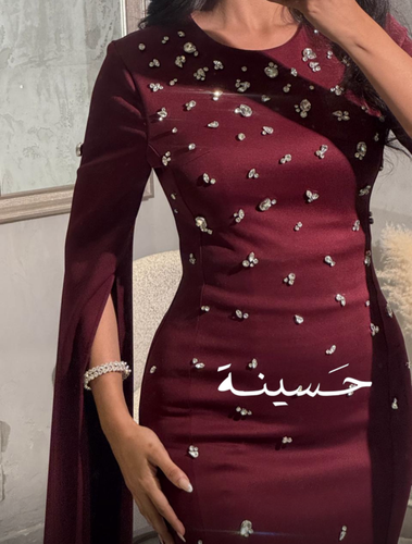 فستان ضيّق بلمعة ناعمة بتطريز نجوم