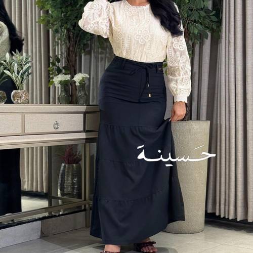 تنورة اسود طويلة بخصر عالي ورباط أمامي