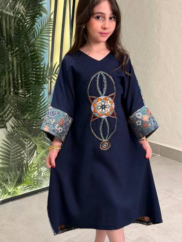 جلابيّة الطفلة زهرةُ الليل بلونين