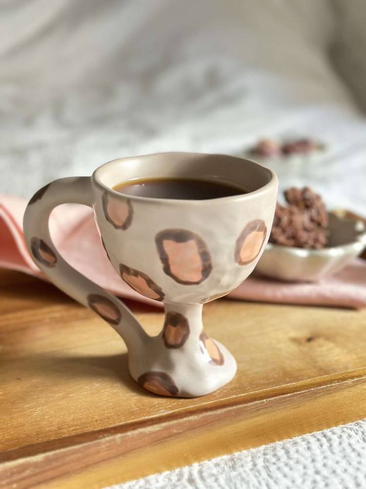 كوب سيراميك بعنق و مقبض حديث دوائر مشمشي