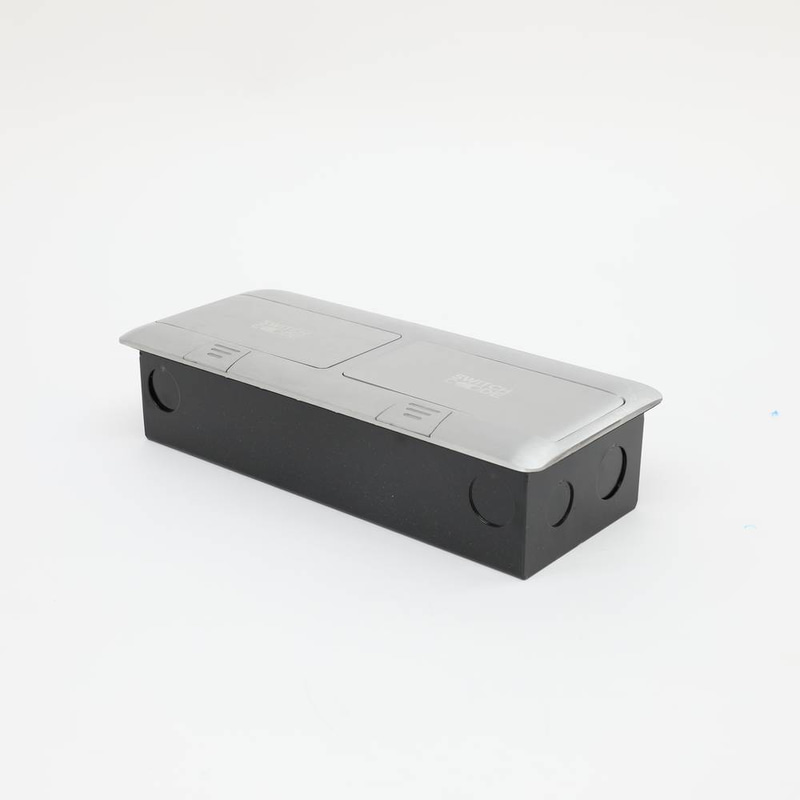 فيش ارضي فضي ثلاثي 13 امبير مع مدخل انترنت USB , TypeC