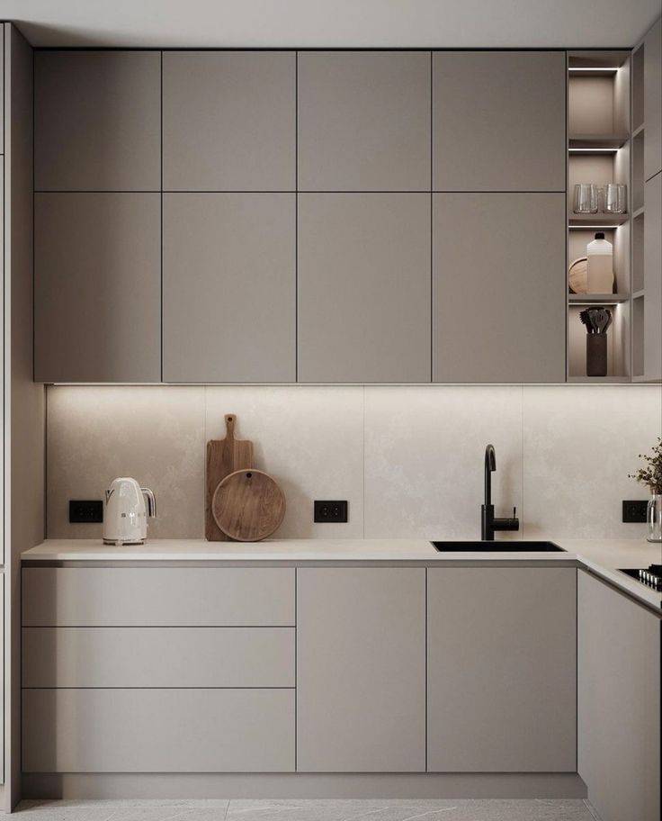 مجرى المنيوم فضي ظاهر لشريط الاضاءة ارتفاع 1.0 سم عرض 0.95 سم