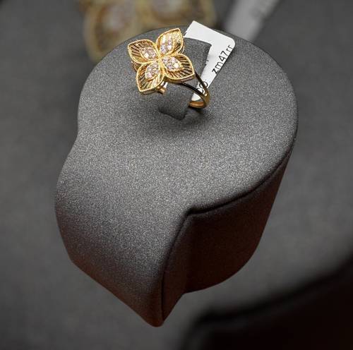 Roberto Queen 21-Karat Ring