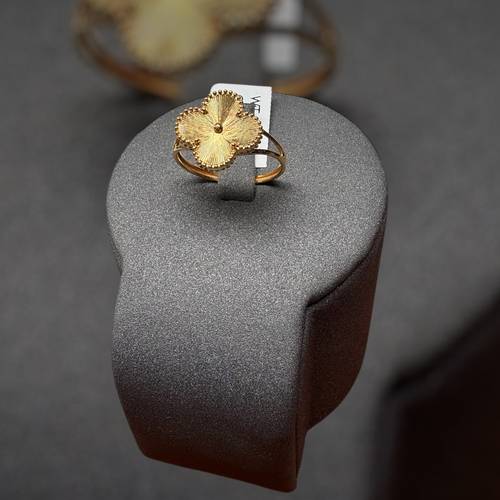 Van Cleef 21k Gold Ring