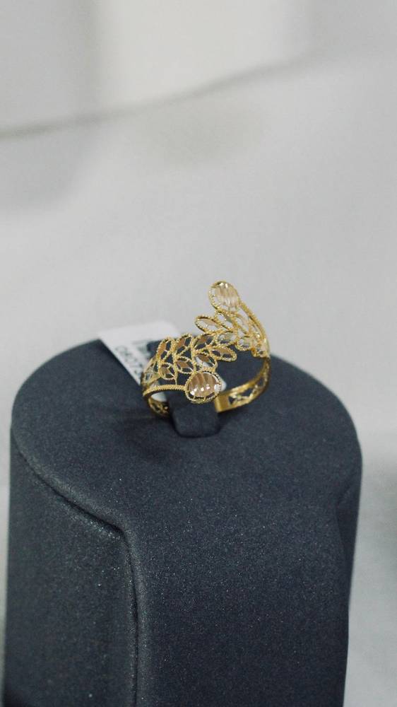 Branch Of Elegance Ring 21 karat