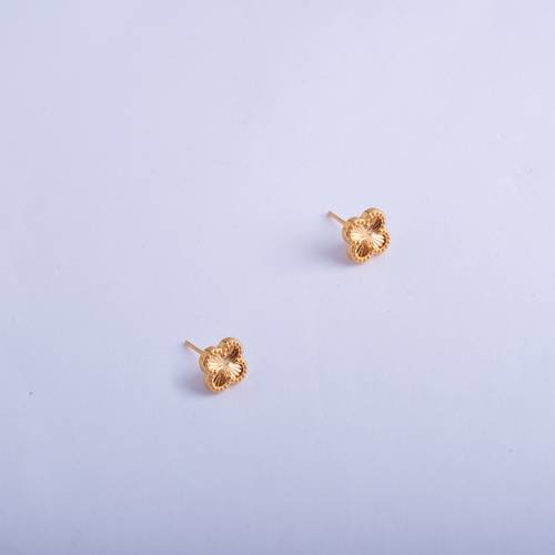 Van Cleef's Top-Selling 21-Carat Earrings
