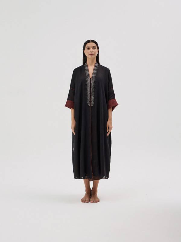 Black Linen Abaya Hand-Embroidered With Qaitan