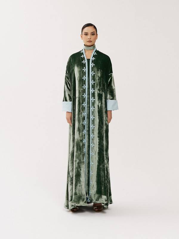 عباية مخمل اخضر مع تطريز يدوي سماوي