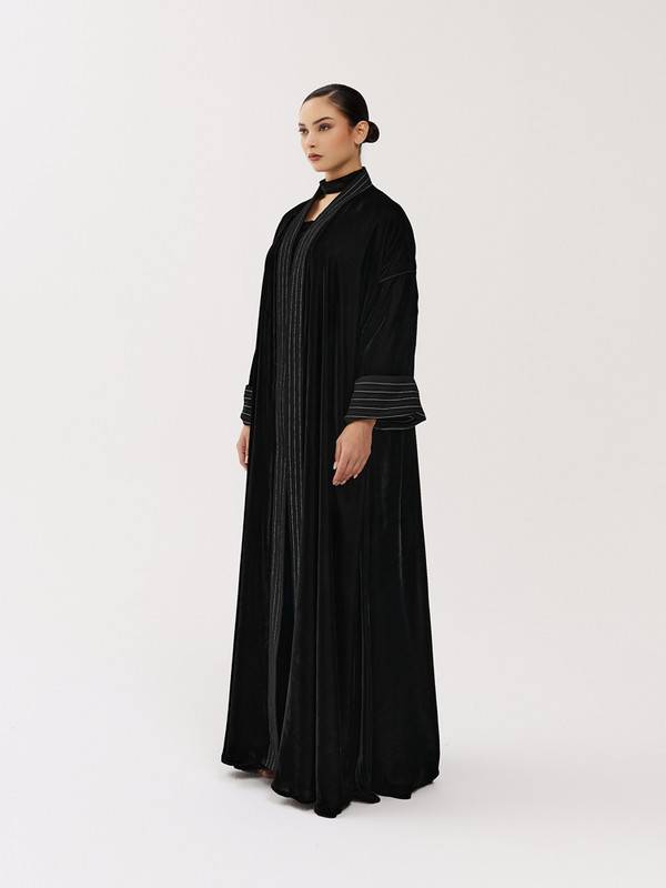 عباية مخمل أسود بقصة فري سايز