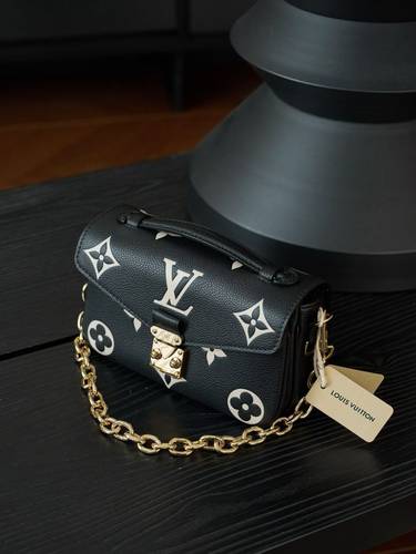 Louis Vuitton Pochette Métis East West bag