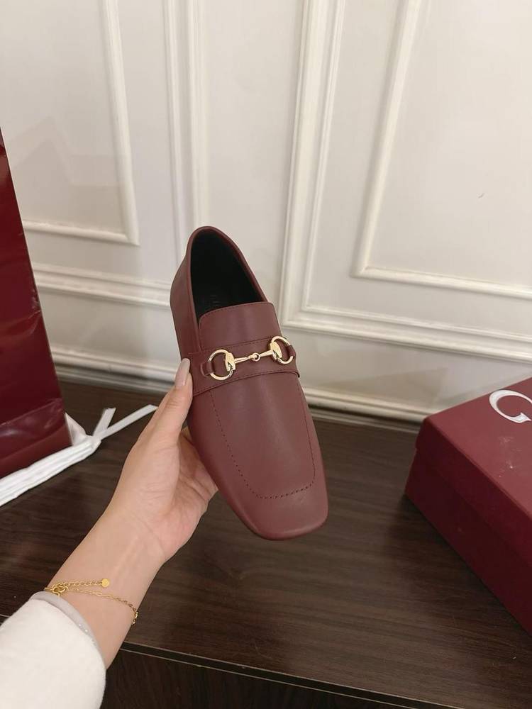 Gucci flat brown leather