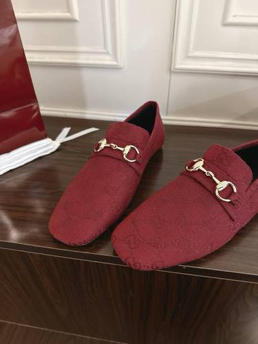 Gucci flat red