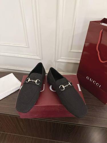 Gucci flat black