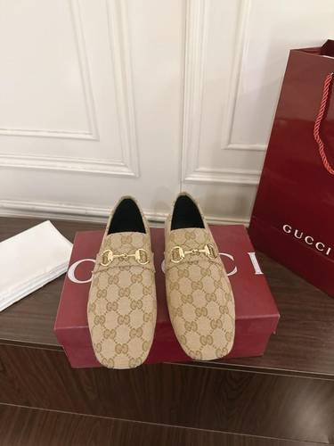 Gucci flat beige